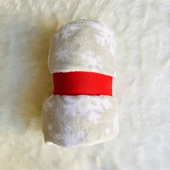 Holiday Mainstays Super Soft Plush Throw Blanket Poshmark